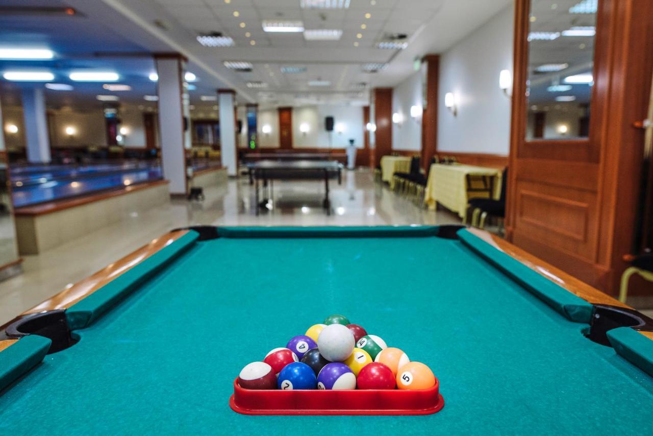 A Hoteli - Hotel Izvor Arandjelovac Exterior photo Pool table