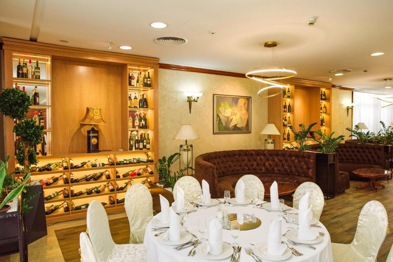 A Hoteli - Hotel Izvor Arandjelovac Exterior photo Restaurant